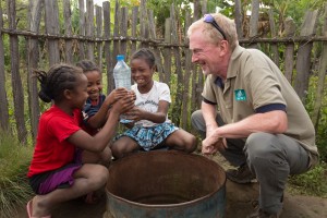 Staff and local villagers (c) WWT