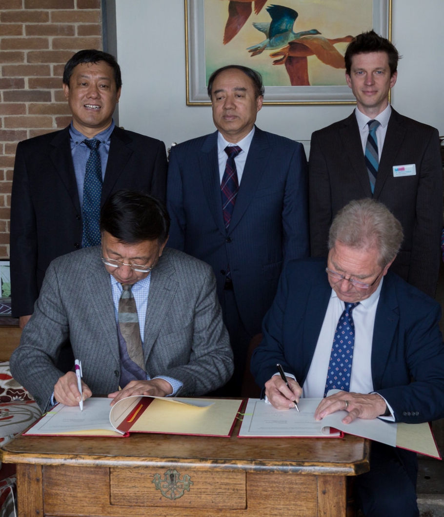 Mr Ma Guanren and Mr Martin Spray sign the historic agreement