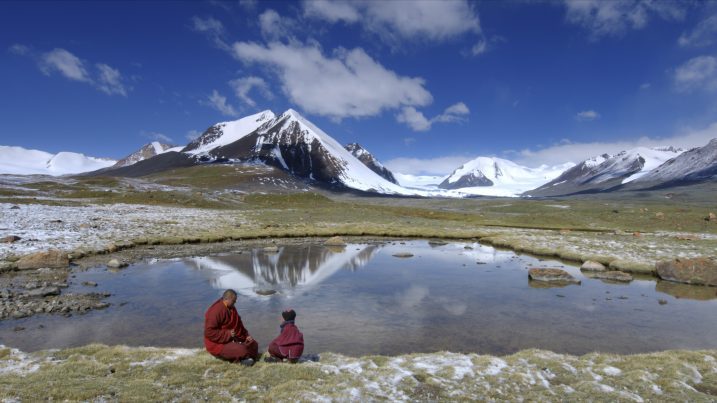 china-between-clouds-and-dreams-series-footage-living-buddha-gama-zhouzha-and-novice-monk-little-gama-at-the-source-of-the-yangtze-mt-geladaindong-western-tibetan-plateau-qinghai-china-02
