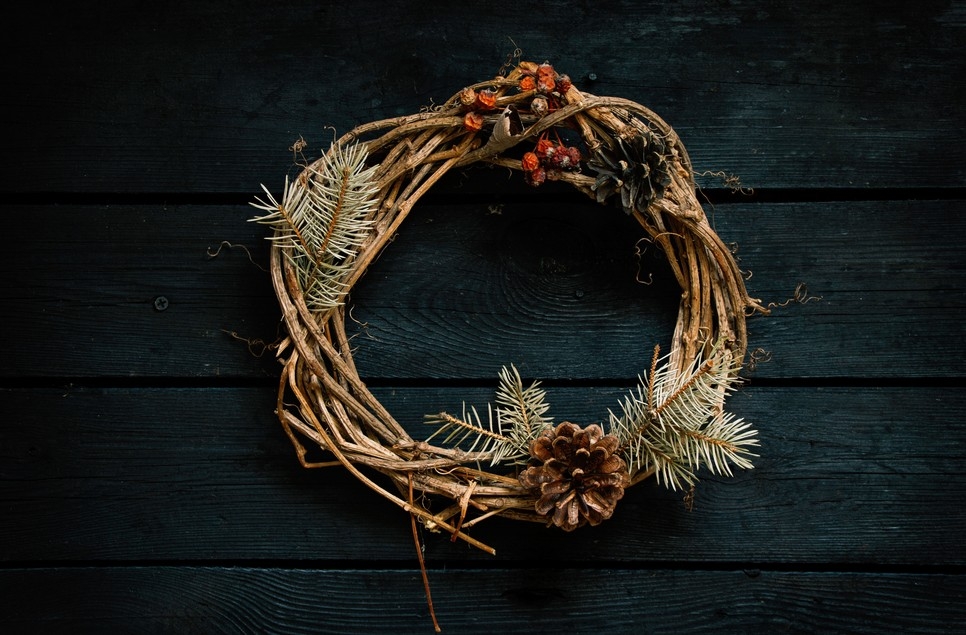 Tutorial: How to make a natural Christmas willow wreath