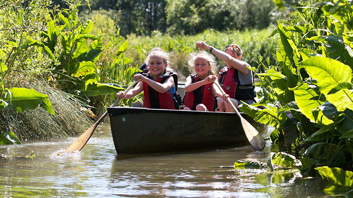 canoe_safari_717x403.jpg